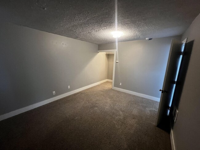 Building Photo - 952 Steffanich Dr