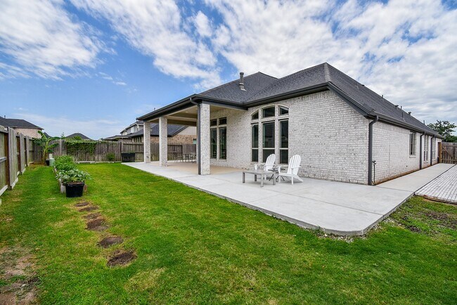 Building Photo - 28903 Creekside Bend Dr
