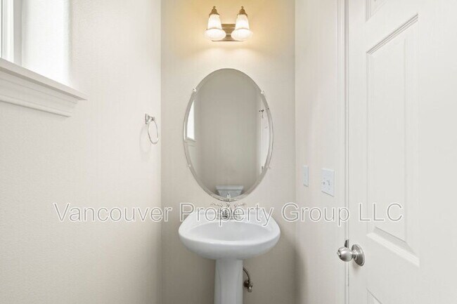 Building Photo - 2713 NE 87th Ave