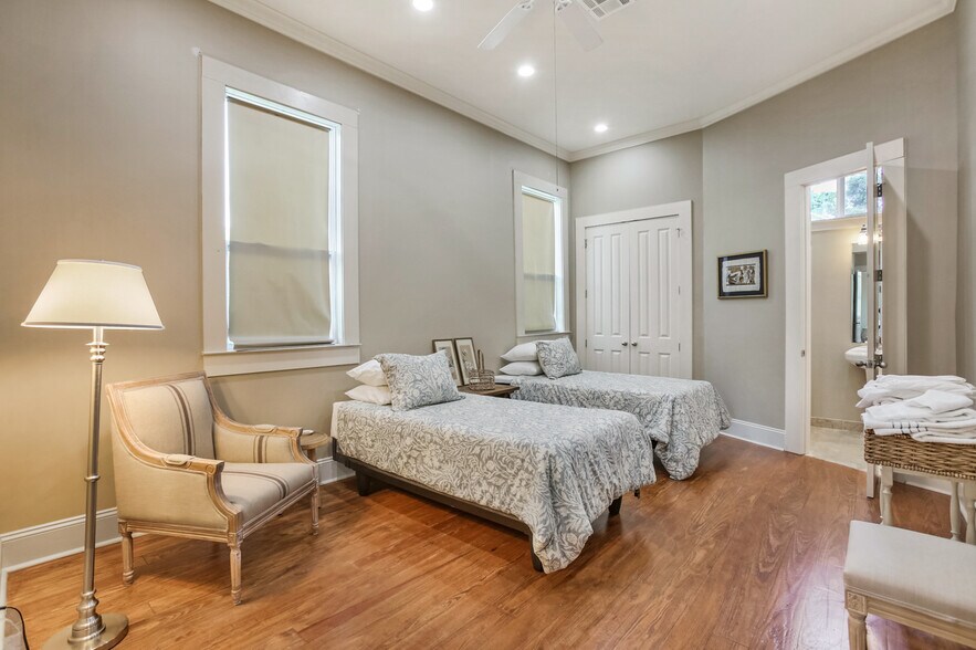 Building Photo - 5417 Danneel St