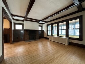 Building Photo - Beautiful 6 Bedroom 1.5 Bathroom Home in St. Paul!