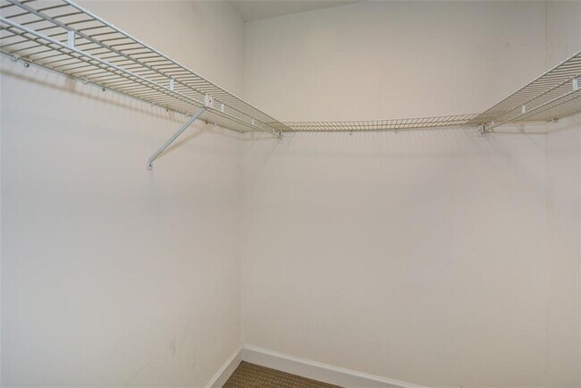 Building Photo - 607 Lismore SE