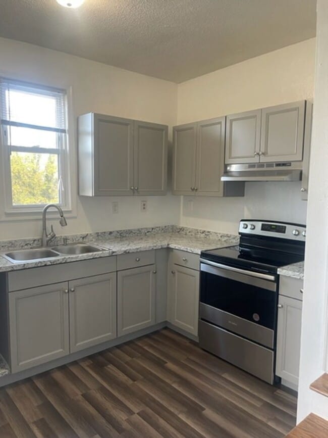 Building Photo - FOR RENT WILLOUBHY AREA!