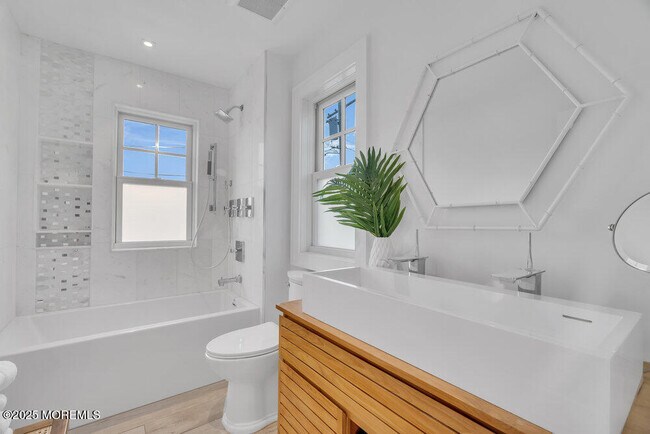 Building Photo - 985 Ocean Ave