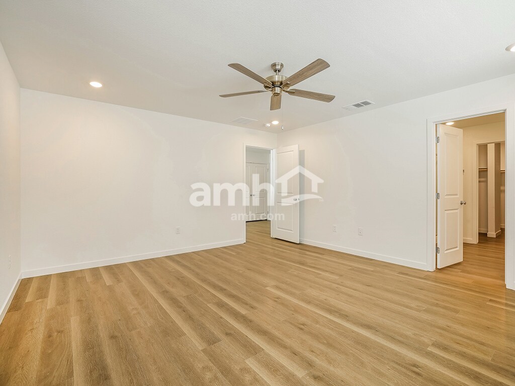 Building Photo - 2342 Dolly Ave