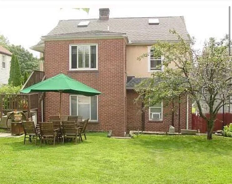 Building Photo - 56 Charles St