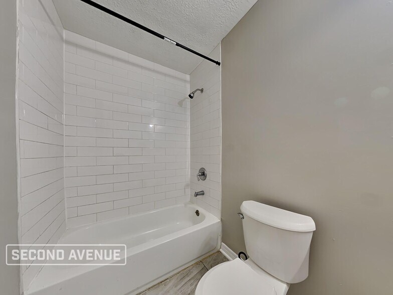 Building Photo - 1548 W 23rd St