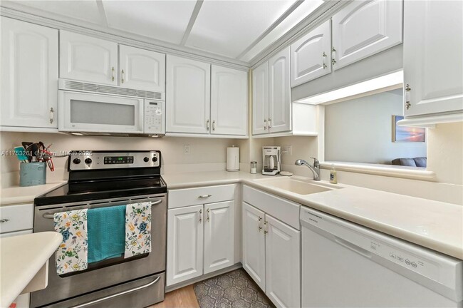 Building Photo - 3540 S Ocean Blvd