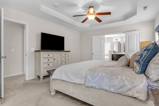 Building Photo - 4 bedroom 2.5 bathroom home close to beaches, shopping, and Marine Corps Bases.