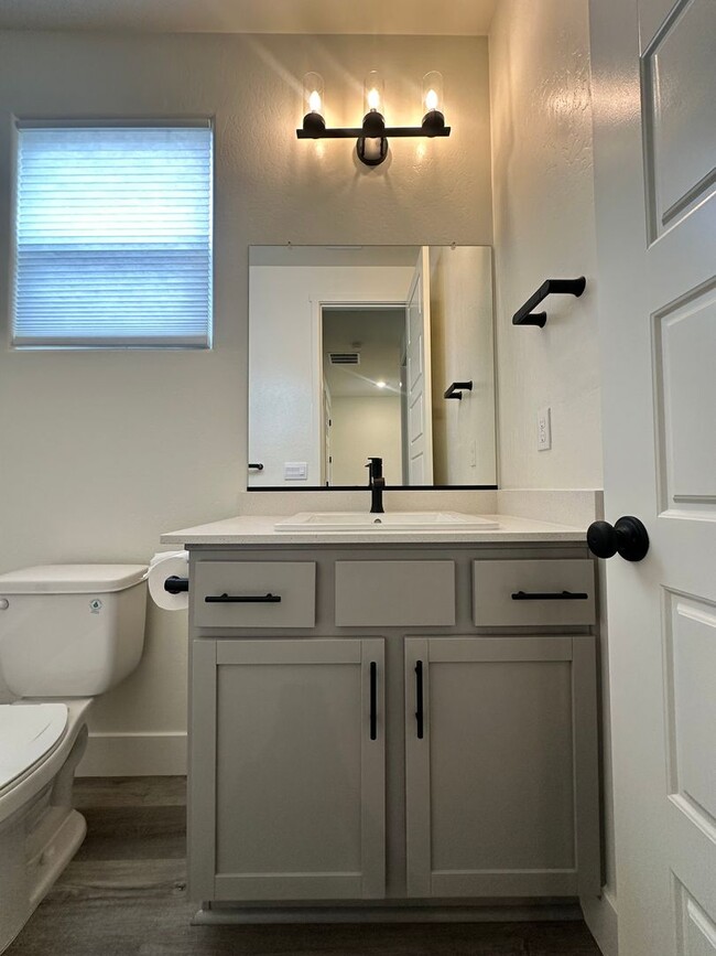 Building Photo - NW Visalia Home Coming Soon!