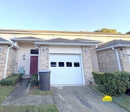 Building Photo - Updated 2 Bedroom Home in Fort Walton Beach!
