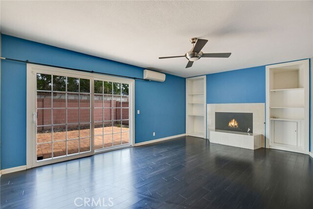 Building Photo - 1015 E Walnut Ave