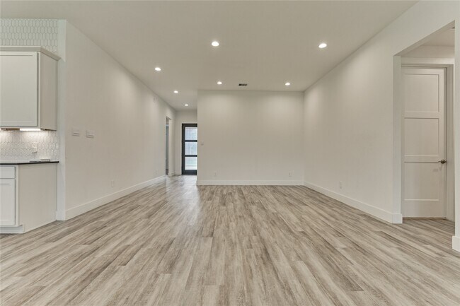 Building Photo - 14343 Red Ldg Trl