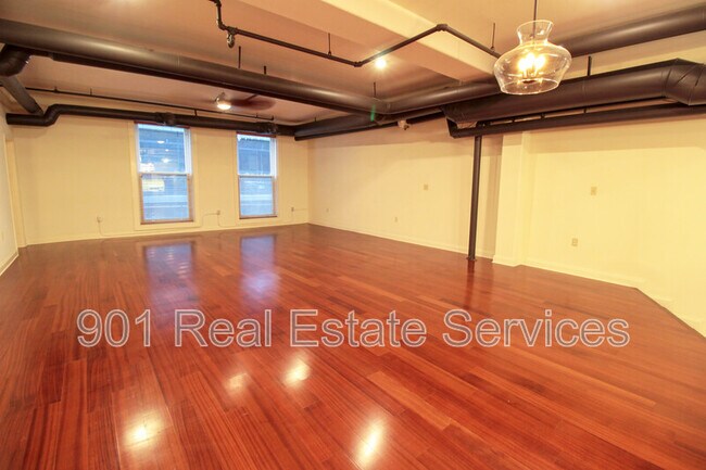 Building Photo - 92 S Main St