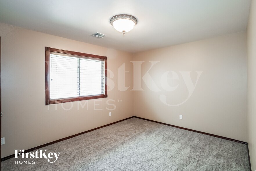 Building Photo - 17100 Holly Burn Cir