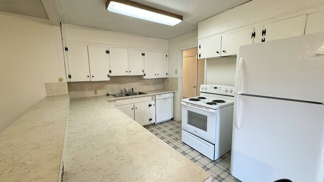 Building Photo - 204 Bastrop Drive