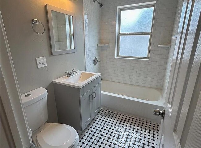 Building Photo - 4616 N Classen Blvd