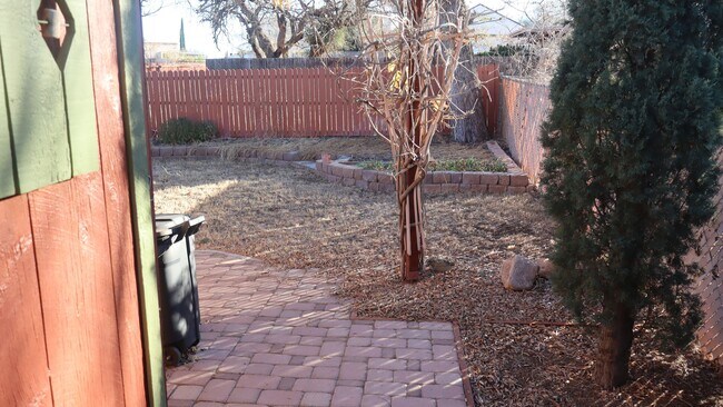 Building Photo - Spacious