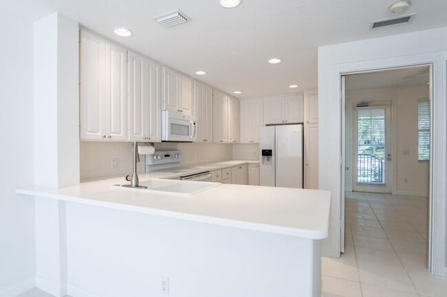 Building Photo - 186 Soriano Dr
