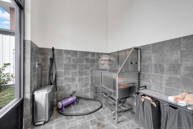 Building Photo - 280 Salmon Brook St