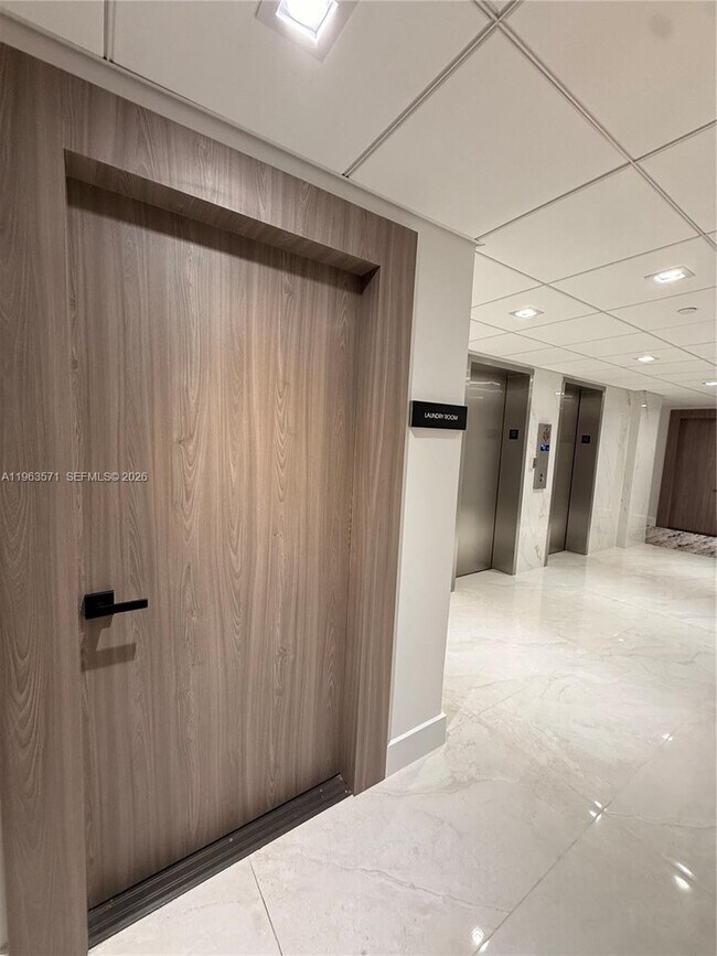 Building Photo - 5825 Collins Ave