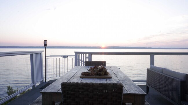 Building Photo - 19118 Soundview Dr NW