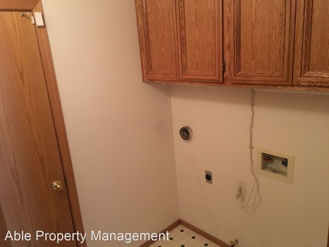 Building Photo - 3 br, 2 bath House - 8612 Winlock St.