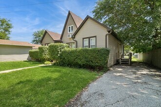 Building Photo - 33575 N Lake Shore Dr