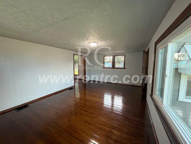 Building Photo - 121 Warrington-
