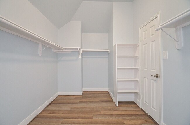 Building Photo - 1016 Studer St