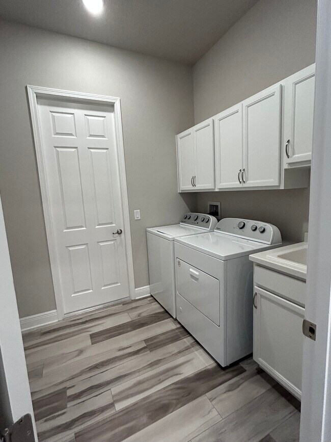 Building Photo - 1574 N Dimaggio Path