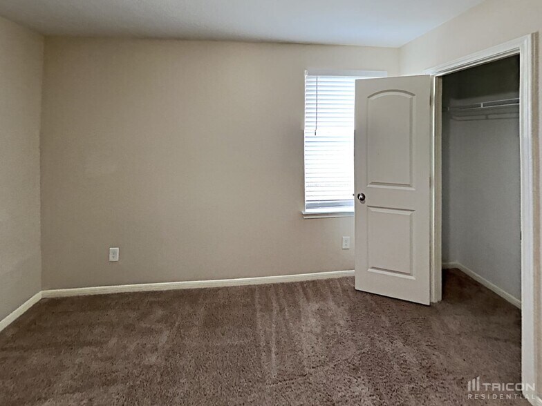 Building Photo - 441 Palomino Stand Dr