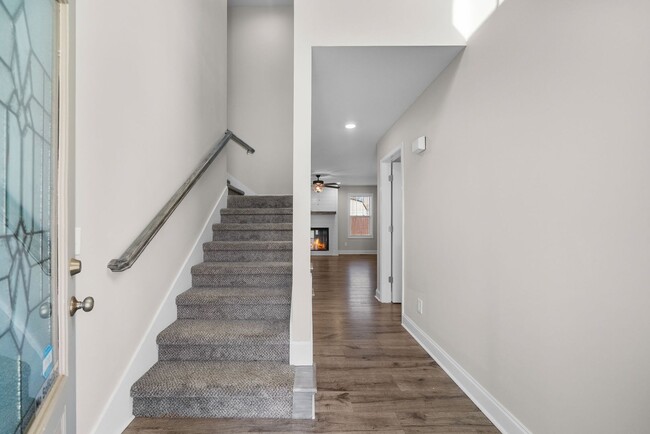 Building Photo - Pet Friendly Three Bedroom with Bonus!