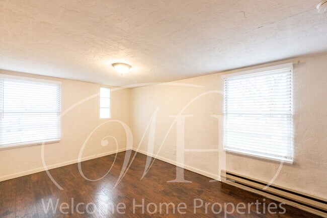 Building Photo - 310 SE 6th St