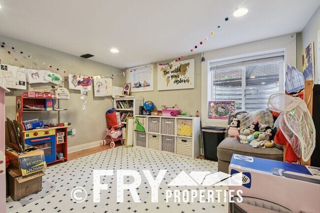 Building Photo - Classic Bungalow in Amazing Location with ...