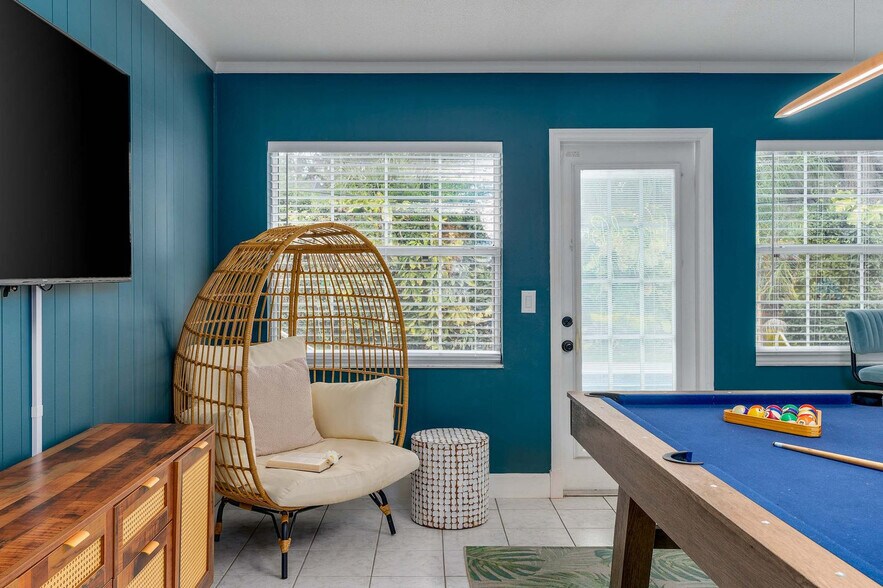 Building Photo - 1596 Idle Dr NE