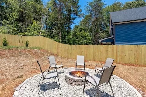 Building Photo - 201 Elm Dr