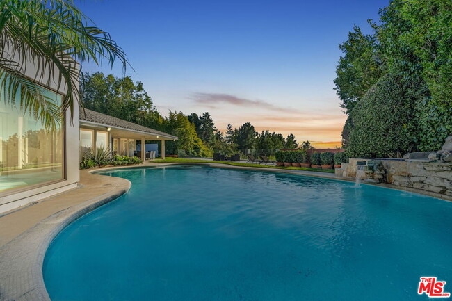 Building Photo - 2177 Summitridge Dr