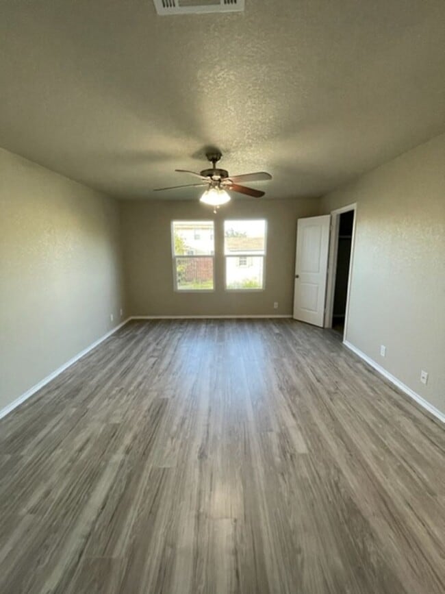 Building Photo - Move-in Ready 3-Bed, 2-Bath Home in Riposa Vita! (SE San Antonio)