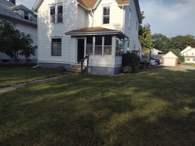 Building Photo - 712 Clark Ave