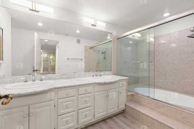 Building Photo - (Ellie:B) Promenade West – Unit #208