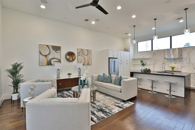 Building Photo - 4527 Graustark St