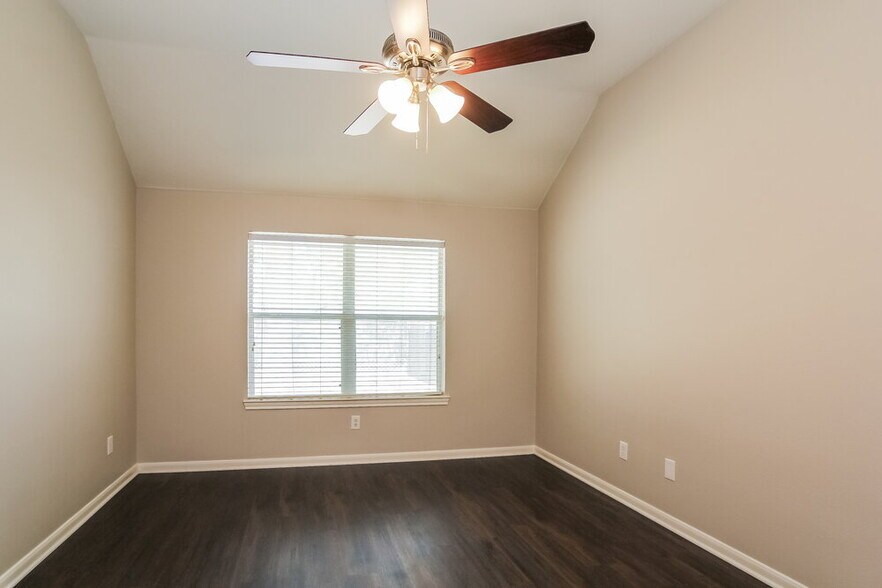 Building Photo - 3230 Candlepine Dr