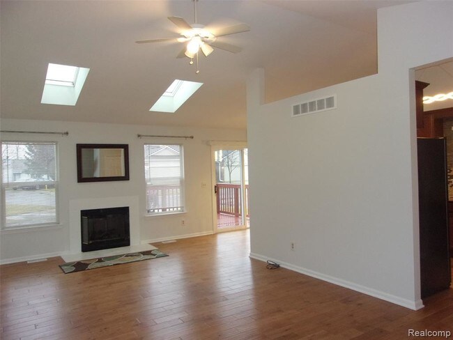 Building Photo - 21749 Lincoln Dr