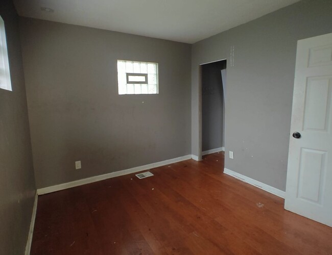 Building Photo - 2 Bedroom, 1 Bath Rent To Own Only... CALL...