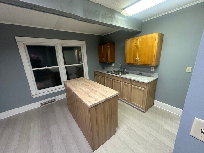 Building Photo - 1728 S 7th St