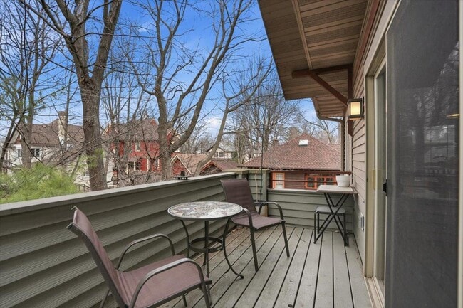 Building Photo - 1140 E Dayton St