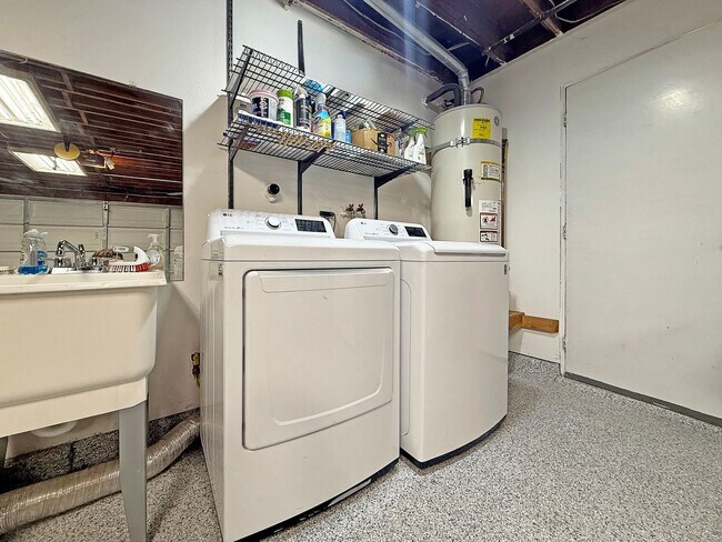 Building Photo - Great 4B/2BA House in Escondido!