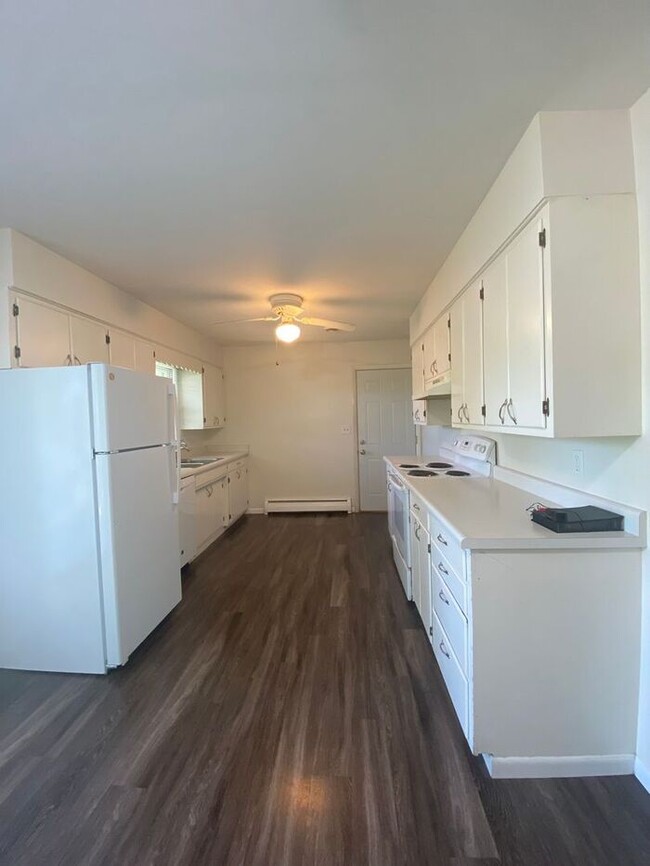 Building Photo - $2,100 | 4 Bedroom, 2 Bathroom Multi Floor...