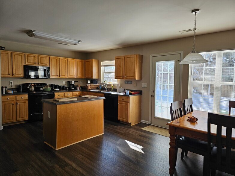 Building Photo - 162 Glenn Allen Rd